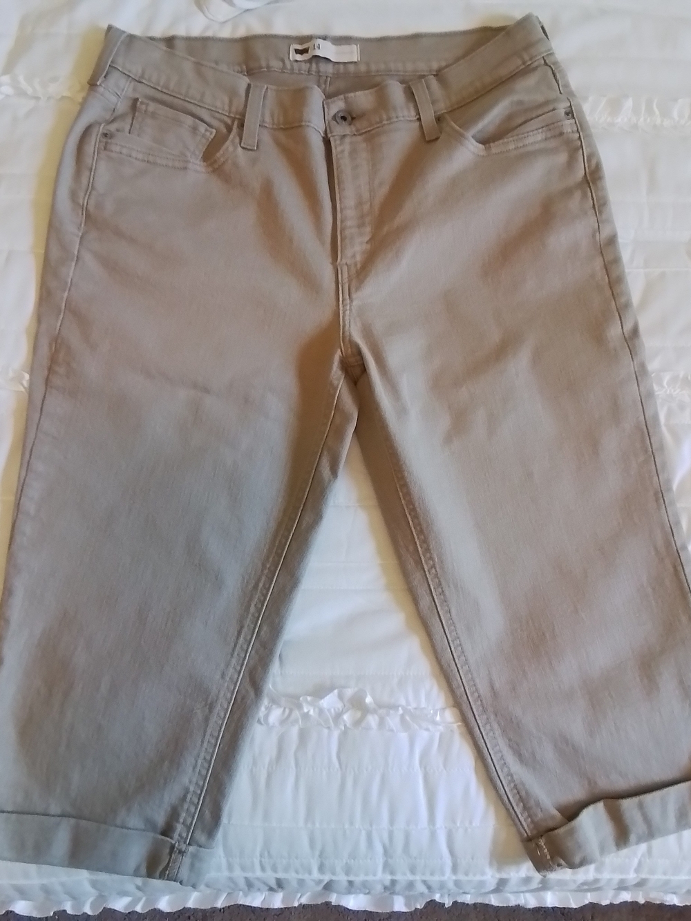 Vintage Levi Khaki Capris - Comfortable Everyday Fit